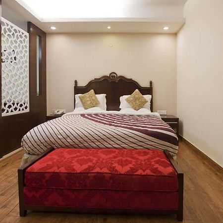 Hotel Oyo Premium Pitampura Neu-Delhi Exterior foto